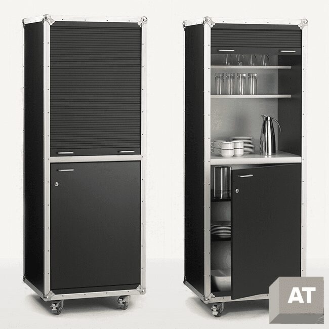 Afsluitbare bijzetkast op wieltjes met legplanken.