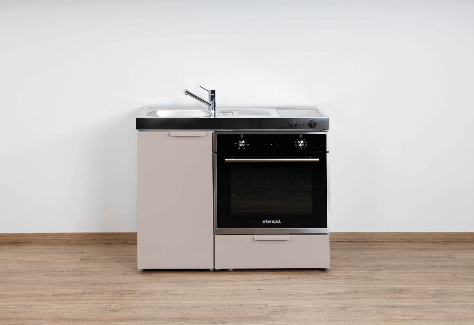 Metalen keuken matzand